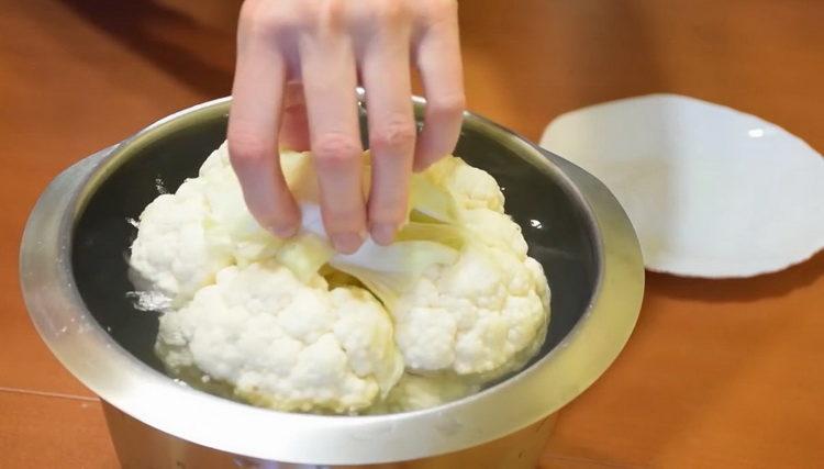 How to cook cauliflower baked in the oven with cheese