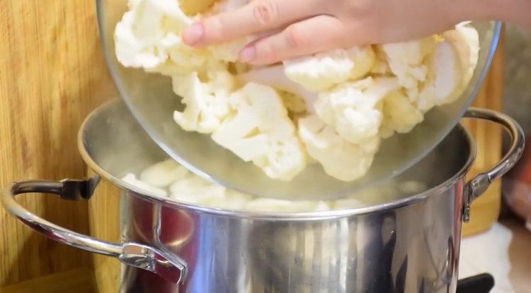 To cook, boil cabbage