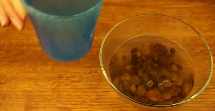 Soak raisins for cooking