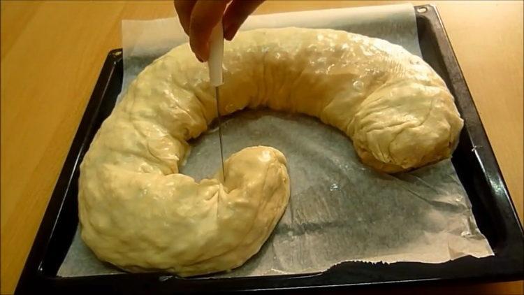 To bake, cut the dough