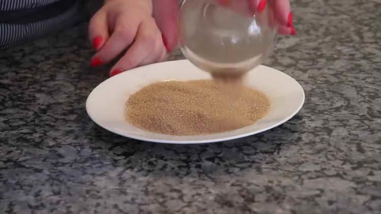 pour sugar with cinnamon on a plate