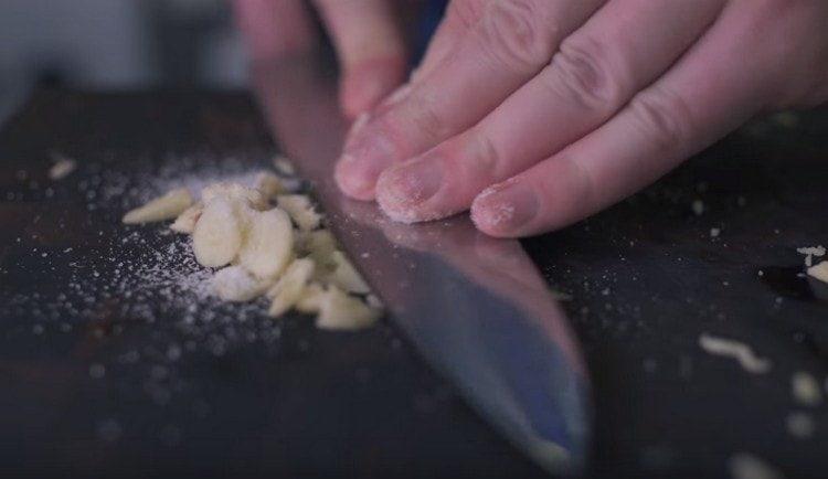 Grind the garlic with salt.