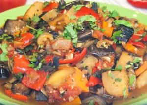 Cooking the original Caucasian vegetable stew Ajapsandal: recipe with step by step photos.