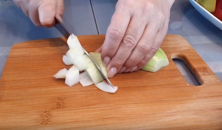 Finely chop the onion.