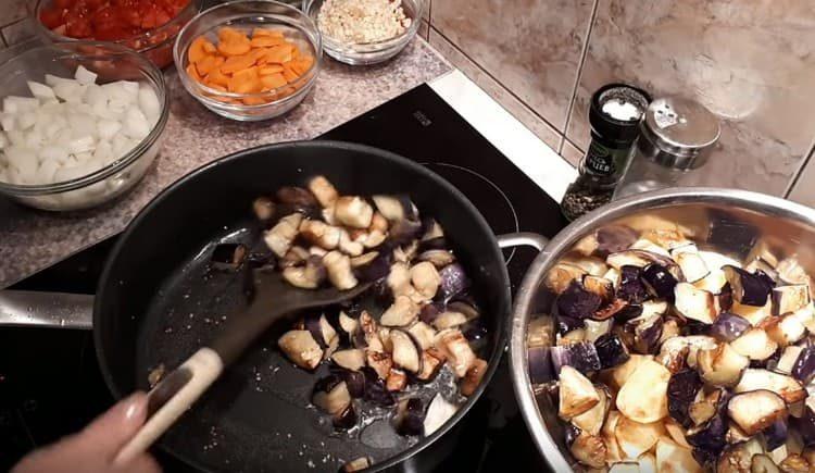After the potatoes, fry the eggplants separately.