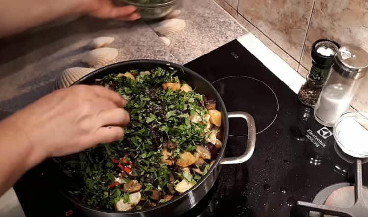 Add to the pan all the remaining vegetables, greens.