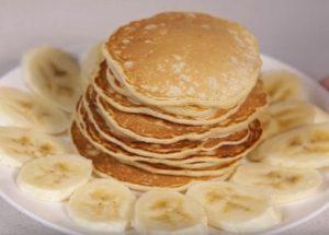 We prepare fragrant banana pancakes according to a step-by-step recipe with a photo.