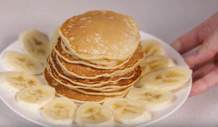 Banana pancakes will delight you with a pleasant taste and mouth-watering aroma.