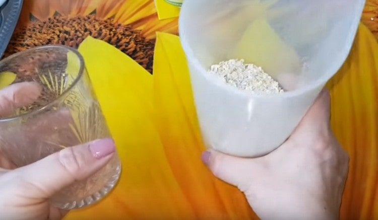 Pour oatmeal into a blender bowl.
