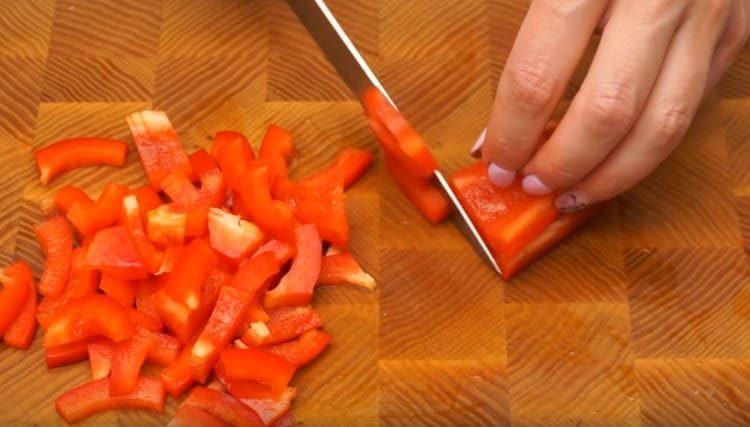 Cut bell pepper.