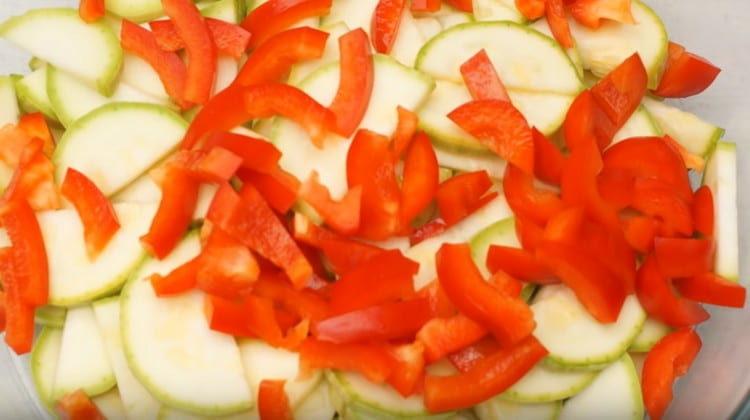Zucchini with peppers spread in the form.