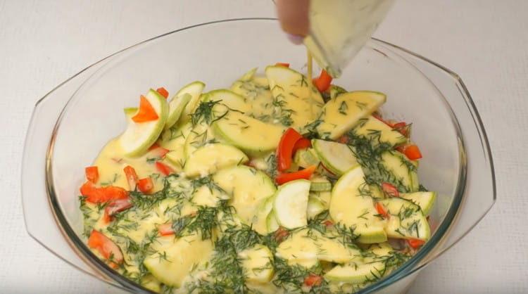 Pour the egg-shaped vegetables into the mold.