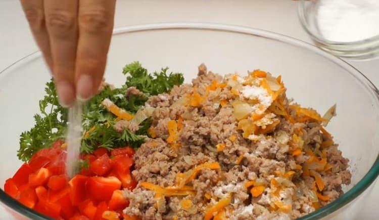 Stuffing is added to vegetables, salt and mix.
