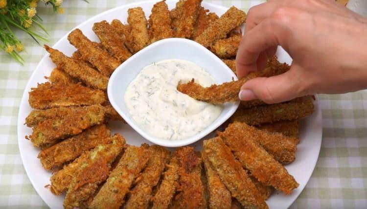 Voici une telle collation rapide peut être faite à partir de courgettes.