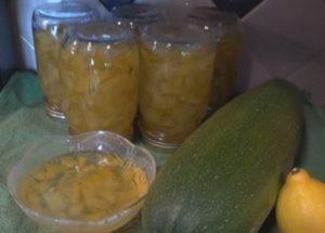 nous cuisinons de la confiture de courgettes au citron et à l’orange, parfumée et parfumée: une recette intéressante étape par étape avec une photo.