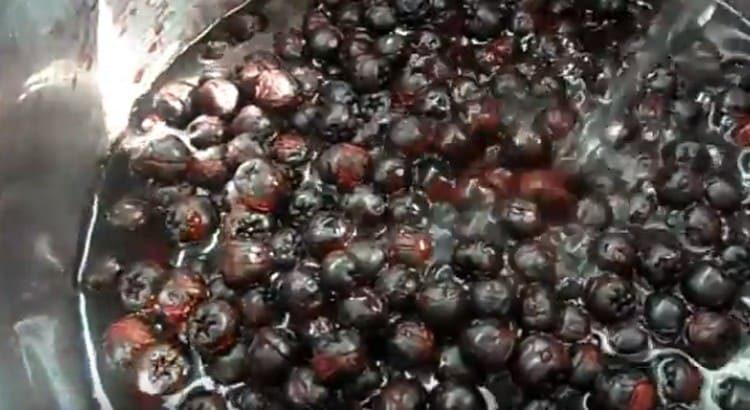 Berries need to be transferred to cold water.