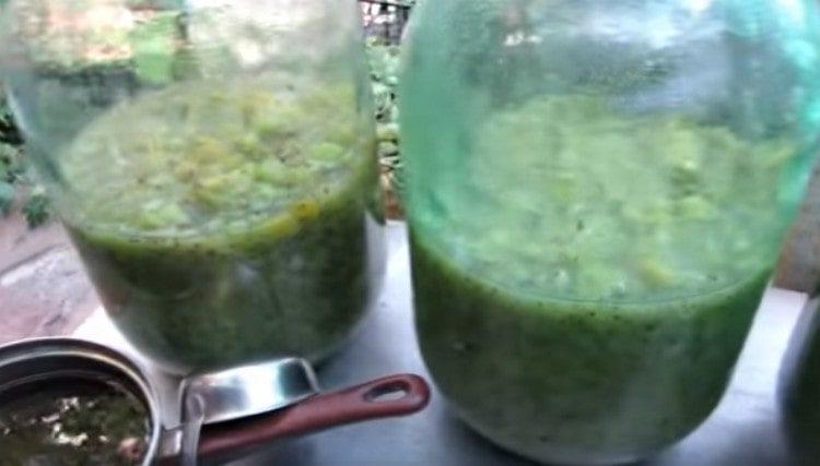 fill the gooseberry mashed pots with wine jars.