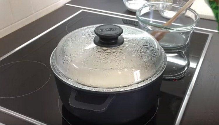 Cook rice under the lid.