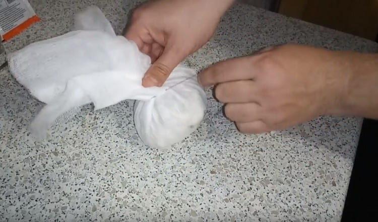 Tie up gauze with a knot.