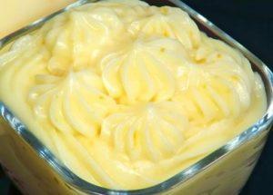 We prepare the perfect custard for the cake according to a step-by-step recipe with a photo.