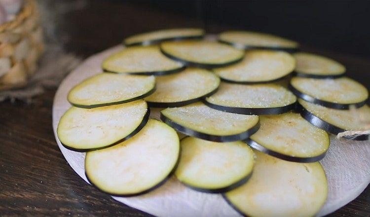 cut the eggplant in the thinnest circles and add.