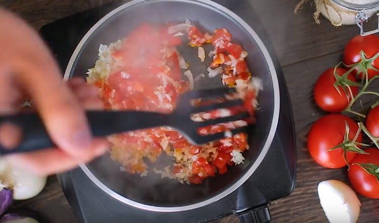 Fry chopped onion, garlic, tomatoes in oil.