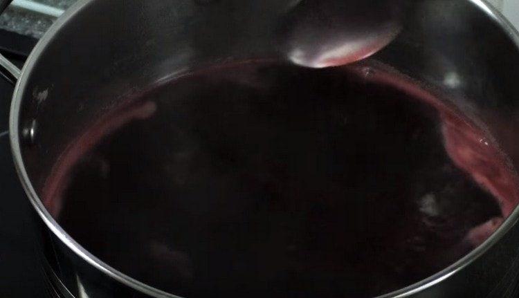 After boiling, remove the jelly from the heat.
