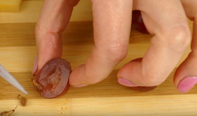 Grapes are cut in half and remove the seeds.