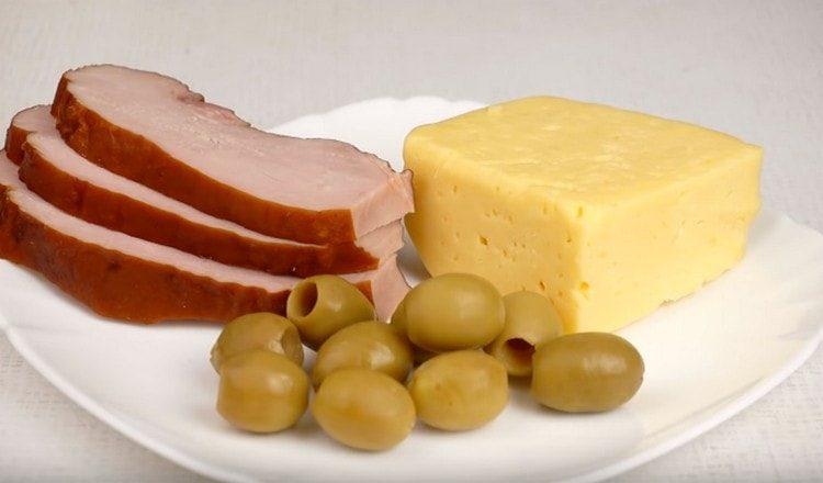 For this type of snack you need cheese, ham and olives.
