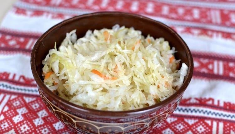 Sauerkraut in a jar is an excellent option for homemade harvesting for the winter.