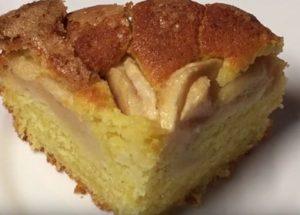 Preparamos un delicioso pastel de manzana de Cornualles de acuerdo con una receta paso a paso con una foto.