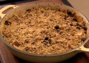 Cuire divinement délicieux crumble aux pommes selon une recette étape par étape avec une photo.