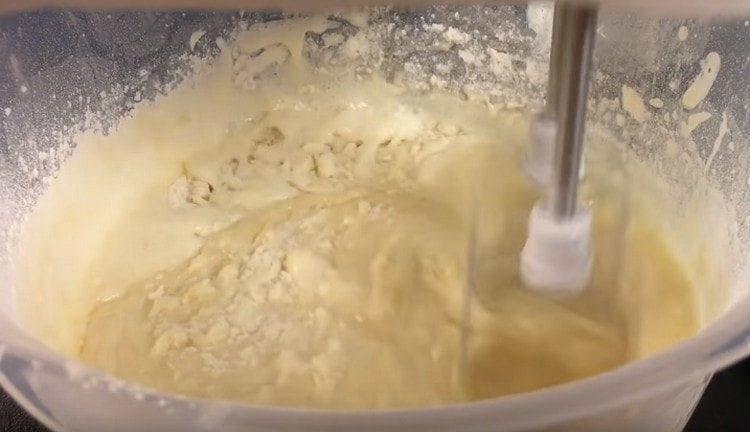 Amener la pâte dans un mélangeur homogène.