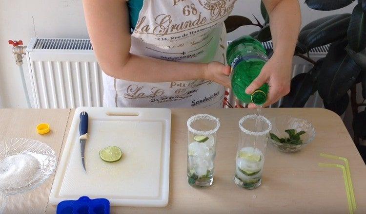 pour mineral water or sprite into glasses.