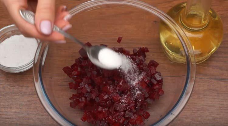 Salt, beets, add sugar and vegetable oil.