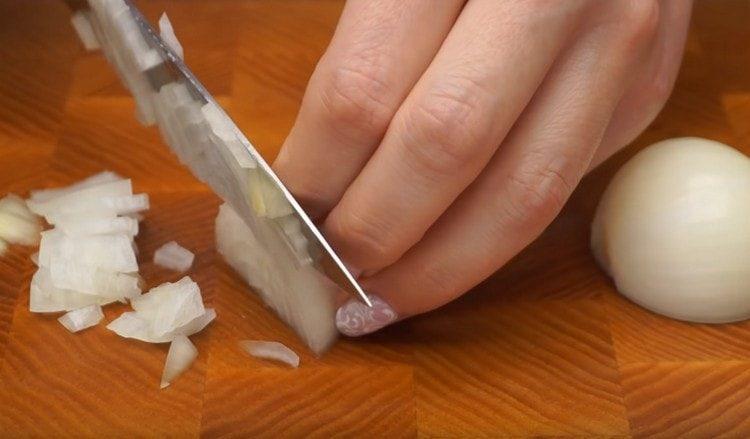 Finely chop the onion.