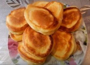 We prepare delicious and magnificent pancakes in sour milk according to a step-by-step recipe with a photo.