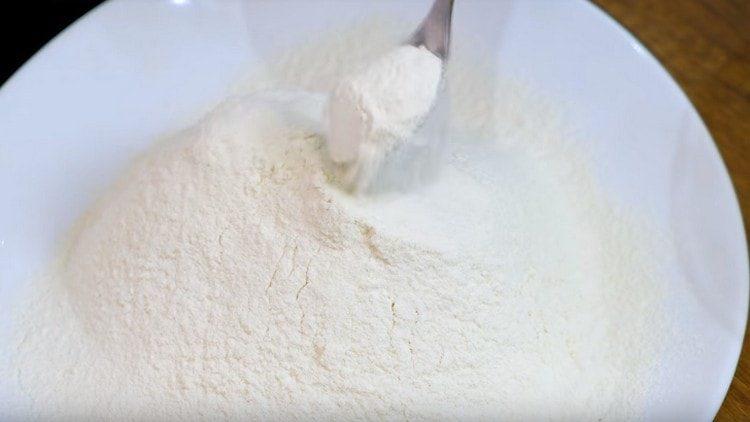 Mix flour with baking powder.