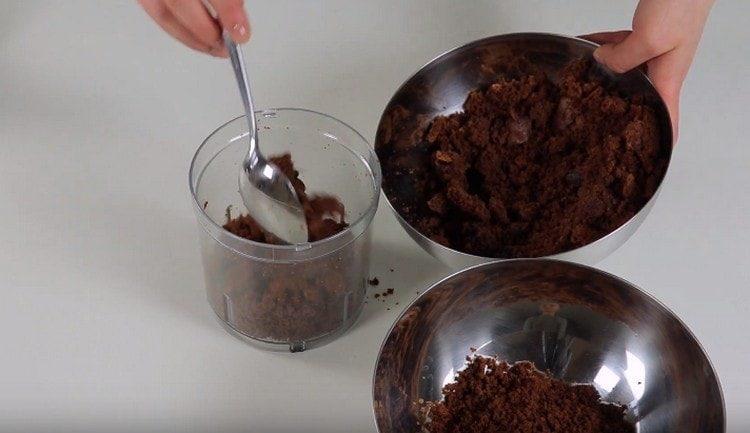 Le biscuit fini doit être broyé en miettes.