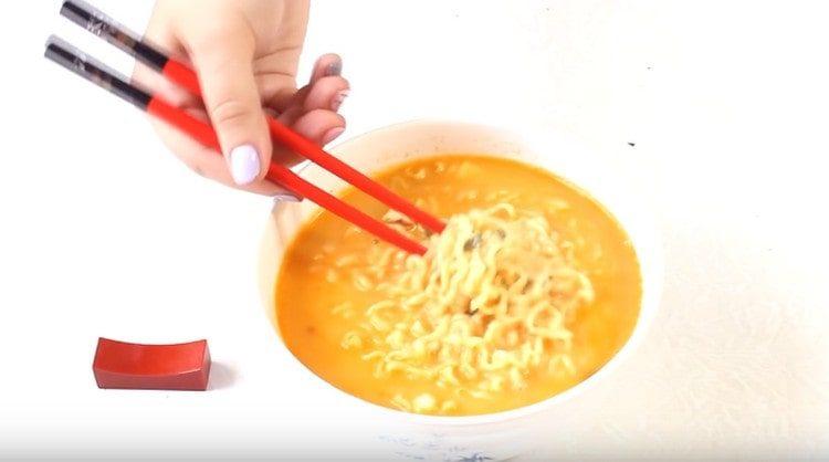 The easy version of the ramen soup is ready.