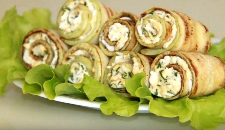 Tulad ng nakikita mo, ang mga zucchini roll ay maaaring ihanda sa iba't ibang mga pagpuno.