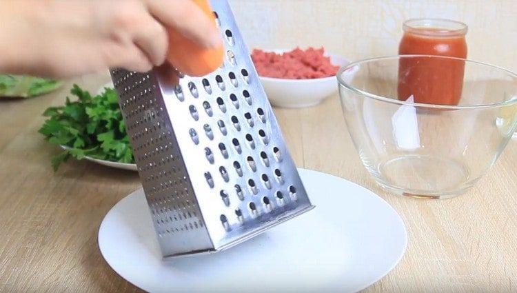 Rub carrots on a coarse grater.