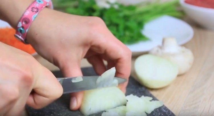 Finely chop the onion.