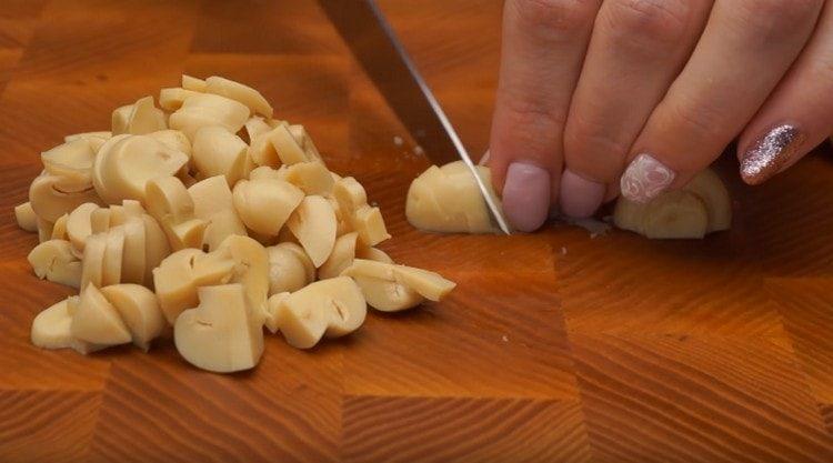 chop canned mushrooms.