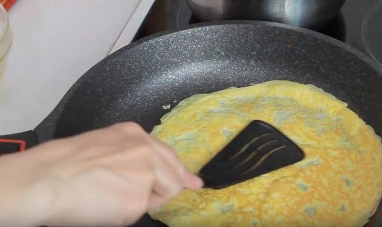 From the egg mass, fry for a pancake.