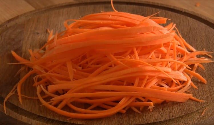 tres en un rallador coreano también son zanahorias.