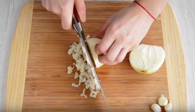 Finely chop the onion.