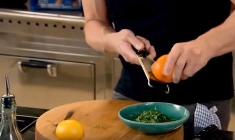 Rub the zest of lemon and orange to parsley.