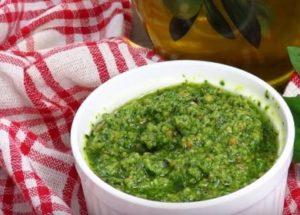 A proven recipe for making pesto sauce at home.
