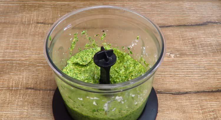 This recipe will allow you to cook pesto at home in just a few minutes.